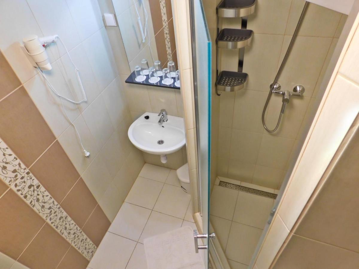 Korona Panzio Bed & Breakfast Level Luaran gambar